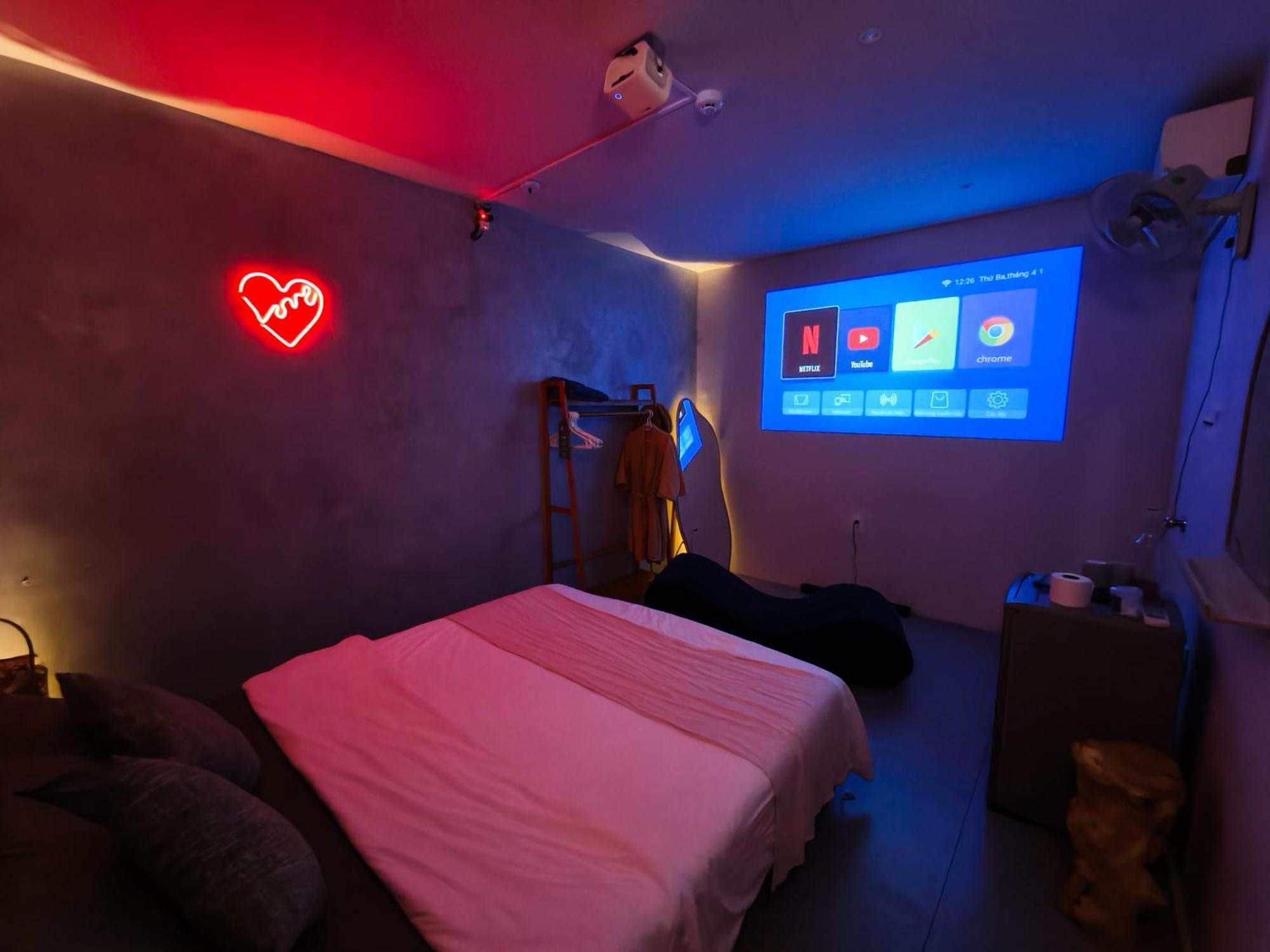Vv House *